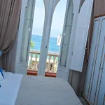 Couette-café Raineri 4*